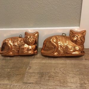 Adorable copper CAT pans! Kitchen decor!